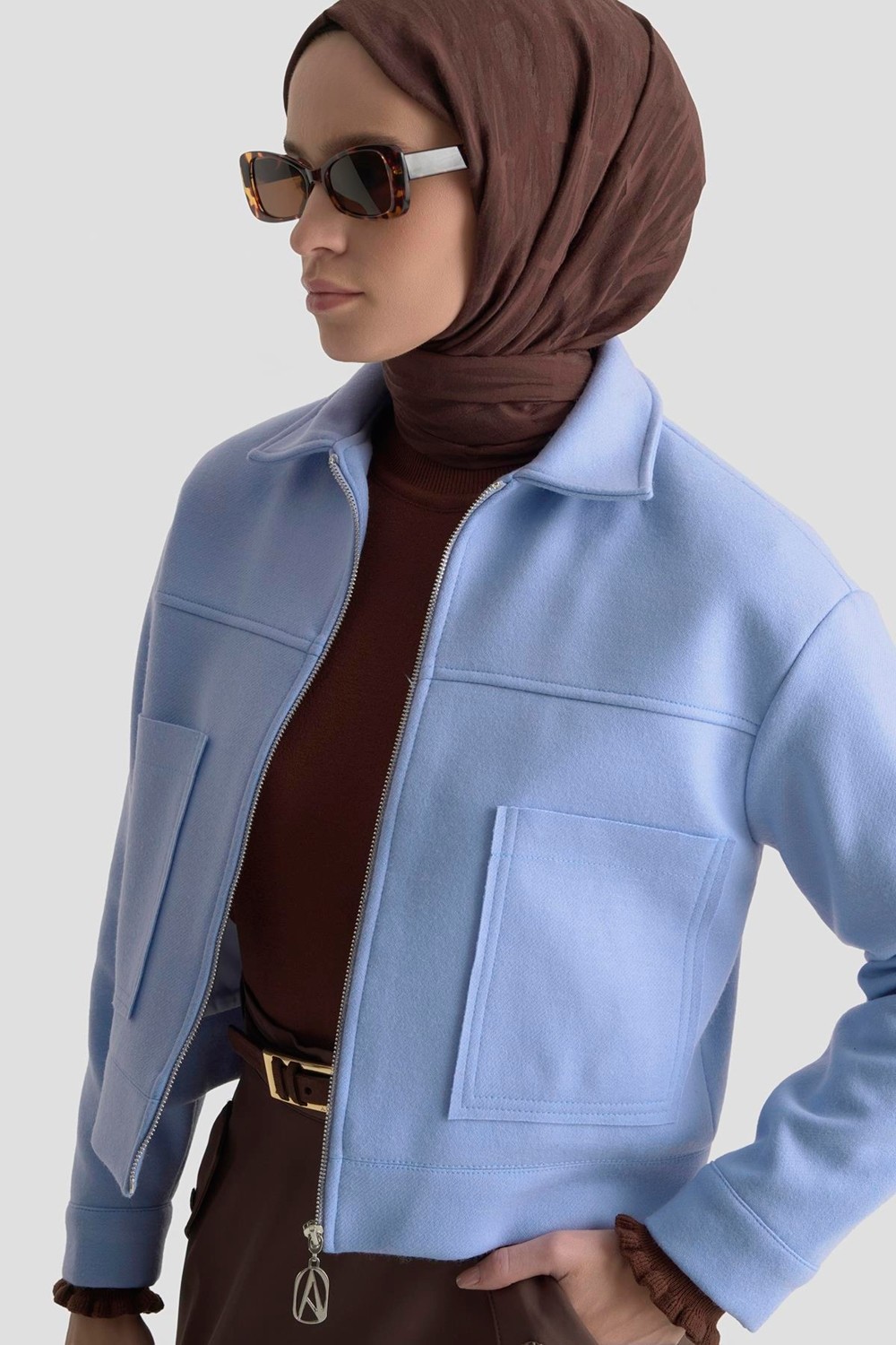 Armine Trend Boydan Fermuarlı Cep Detaylı Kısa Ceket Mavi 25KT517 görsel 4