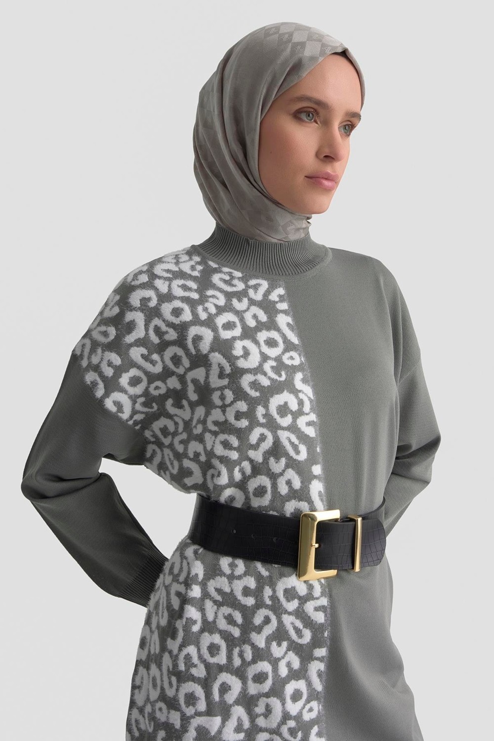 Armine Trend Leopar Desenli Balıkçı Yaka Triko Tunik Gri 25YTD4110 görsel 3