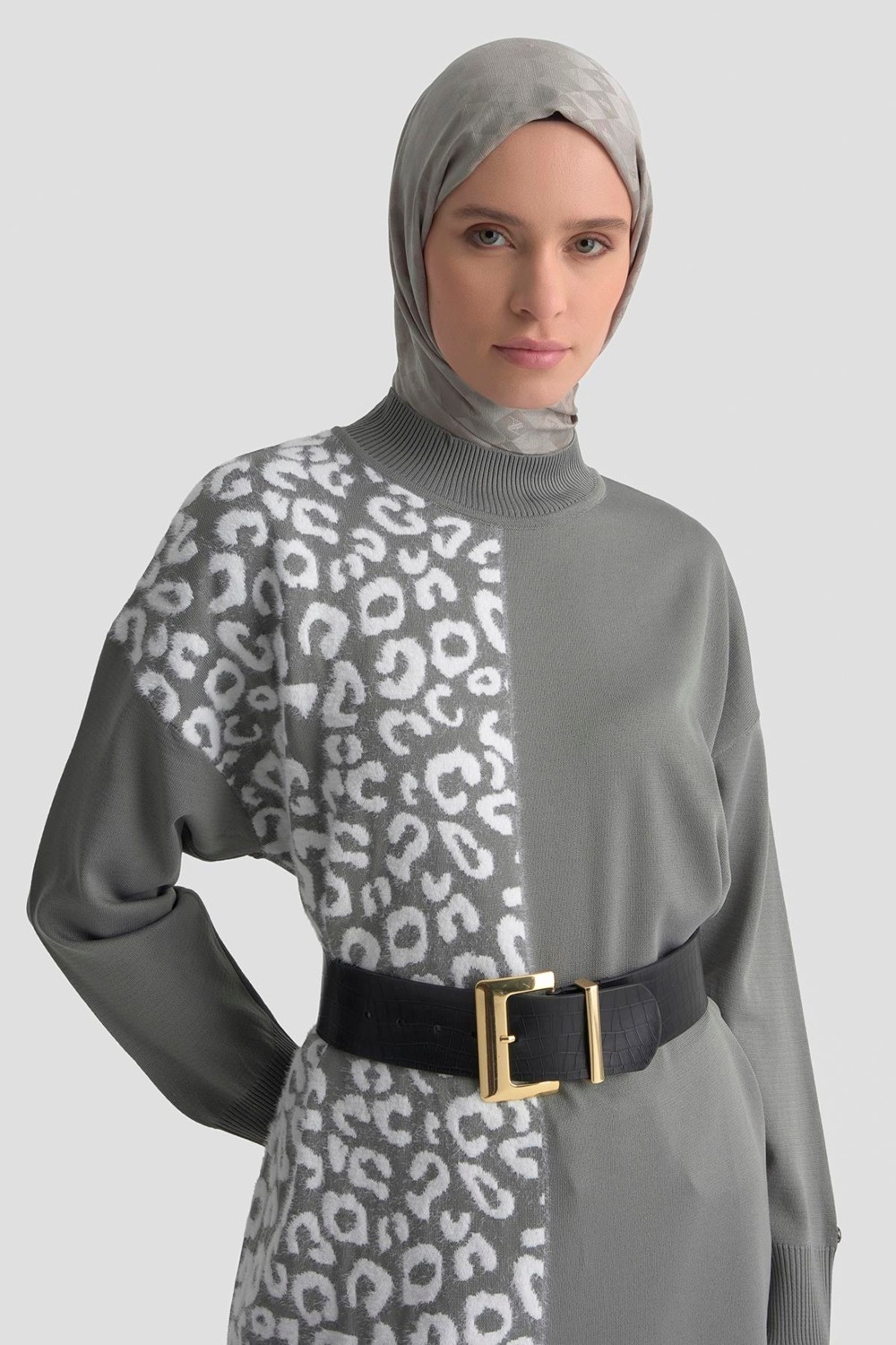 Armine Trend Leopar Desenli Balıkçı Yaka Triko Tunik Gri 25YTD4110 görsel 4