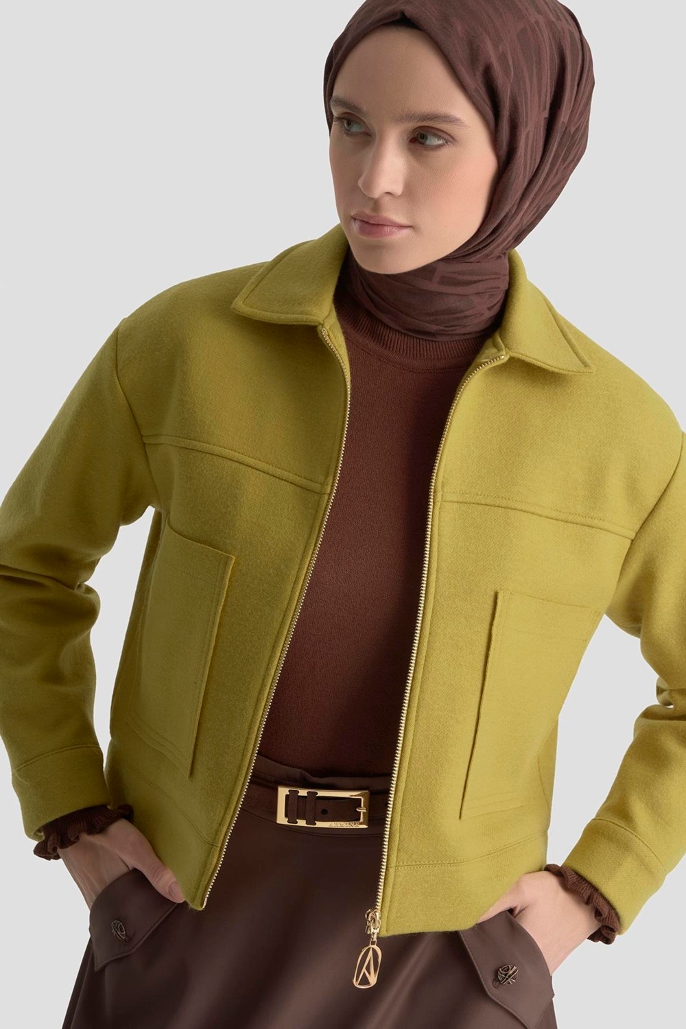 Armine Trend Boydan Fermuarlı Cep Detaylı Kısa Ceket Asit 25KT517 görsel 4