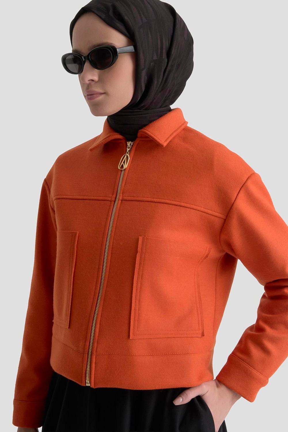 Armine Trend Boydan Fermuarlı Cep Detaylı Kısa Ceket Oranj 25KT517 görsel 4
