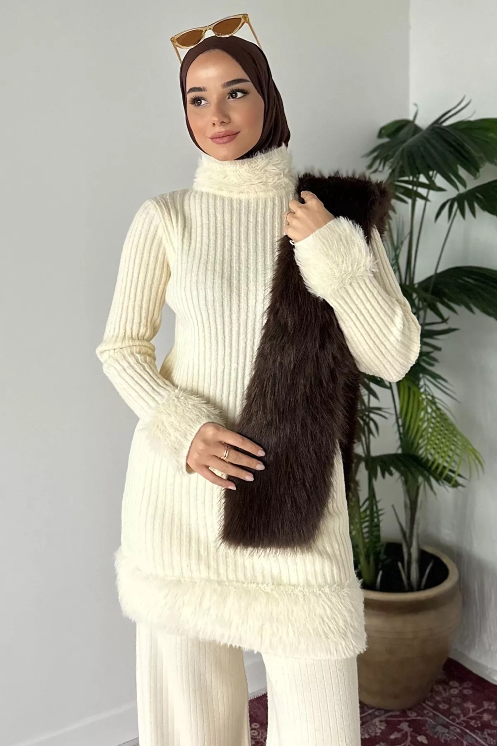 Julude Gülseli Peluş Detaylı Kendinden Çizgi Desenli Tesettür Triko Tunik P-00020134 görsel 6