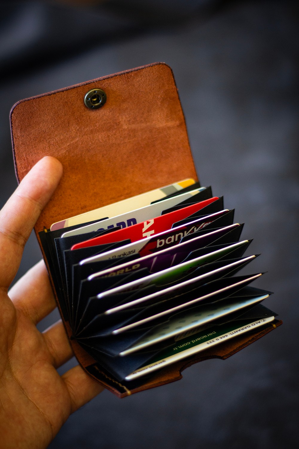 Hi Leather Nerio Hakiki Deri Kartlık, Akordeon Bölmeli, El Yapımı, Kişiye Özel Isim Yazılı