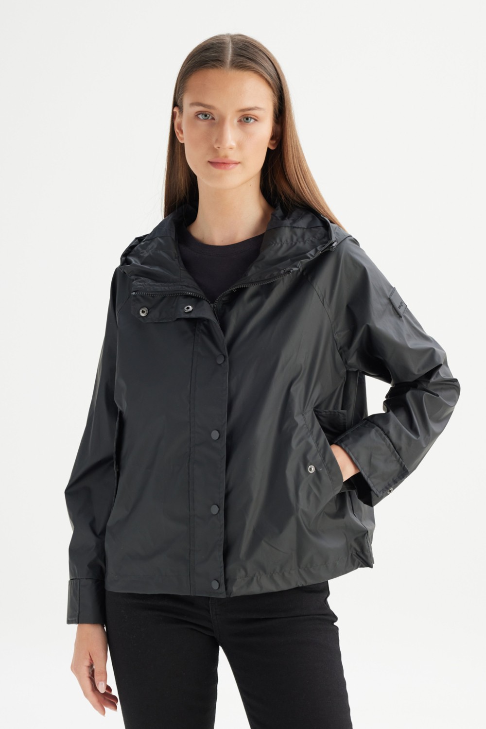 Wrangler Regular Fit Normal Kesim Kapüşonlu Siyah Ince Mont görsel 3