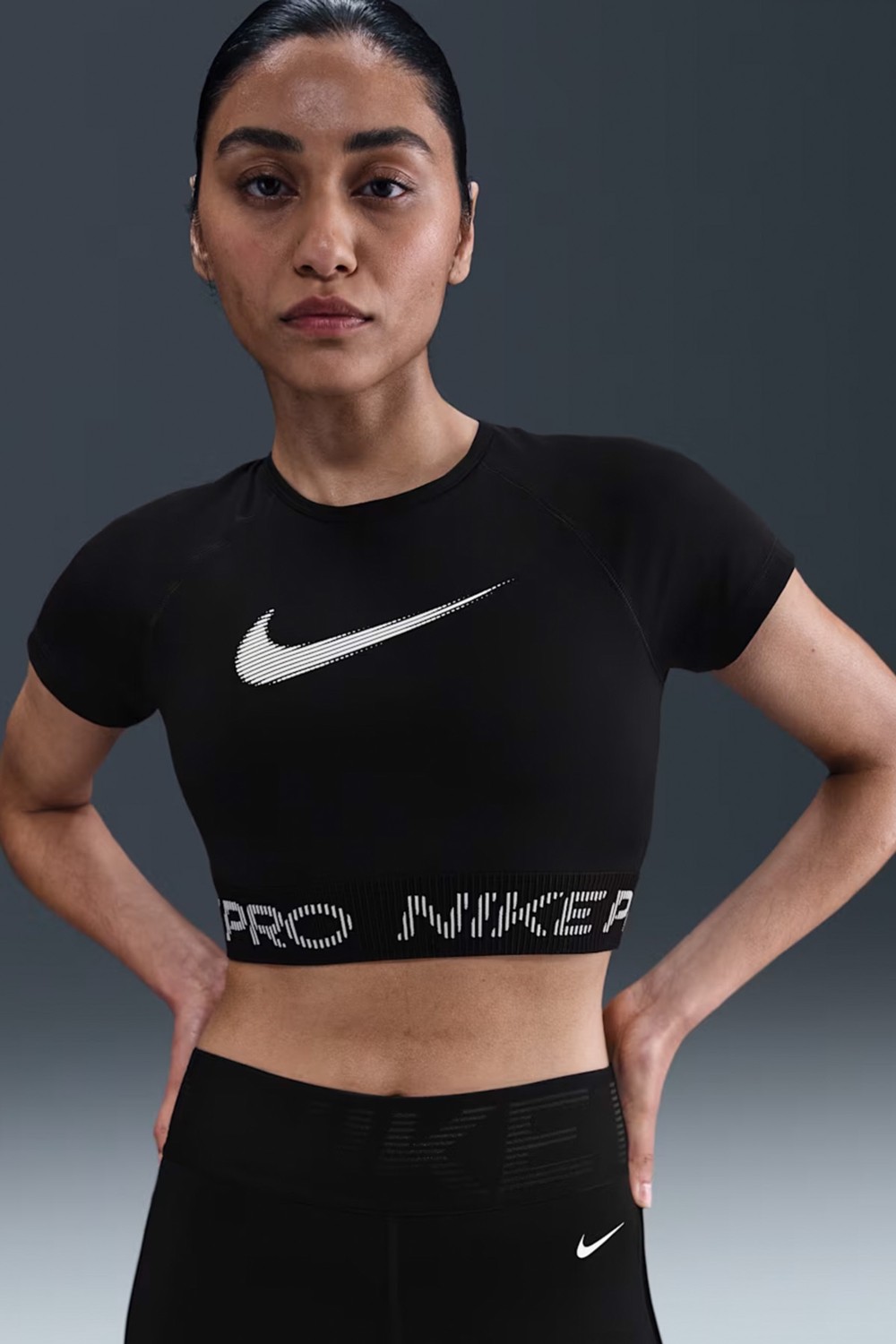 Nike Kadın Dri-Fıt Kısa Kollu Grafik Baskılı Bluz görsel 3