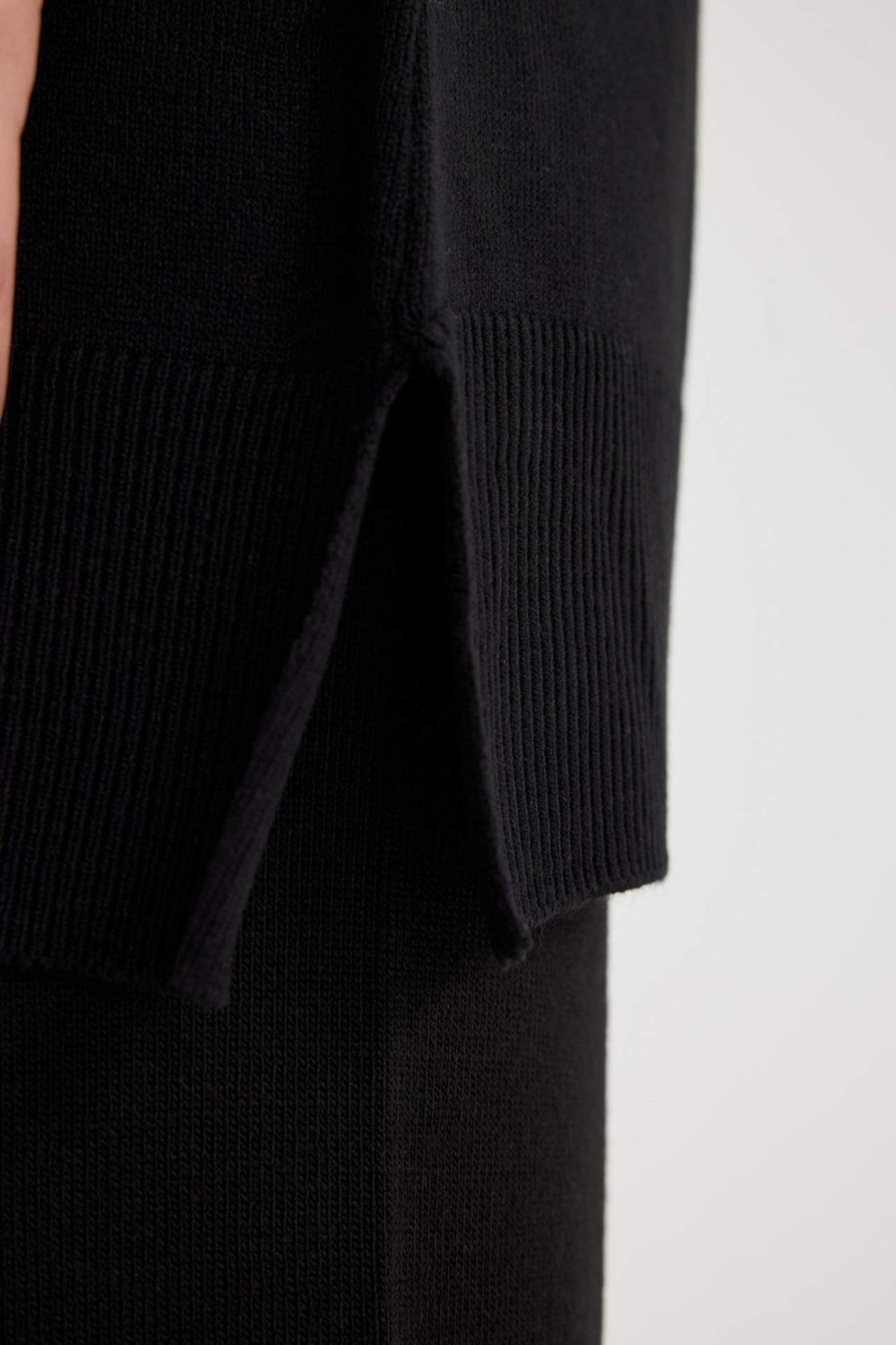 DeFacto Regular Fit Bisiklet Yaka Yırtmaçlı Basic Düz Triko Kazak Tunik H3431AZ24AU görsel 4