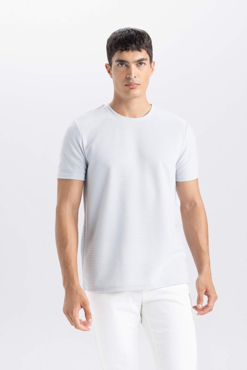DeFacto Slim Fit Bisiklet Yaka Kısa Kollu Basic Tişört M6608AZ25SP