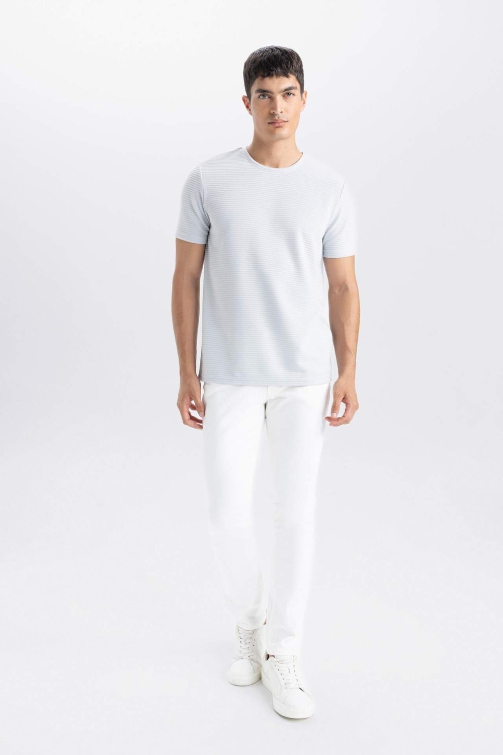 DeFacto Slim Fit Bisiklet Yaka Kısa Kollu Basic Tişört M6608AZ25SP görsel 2