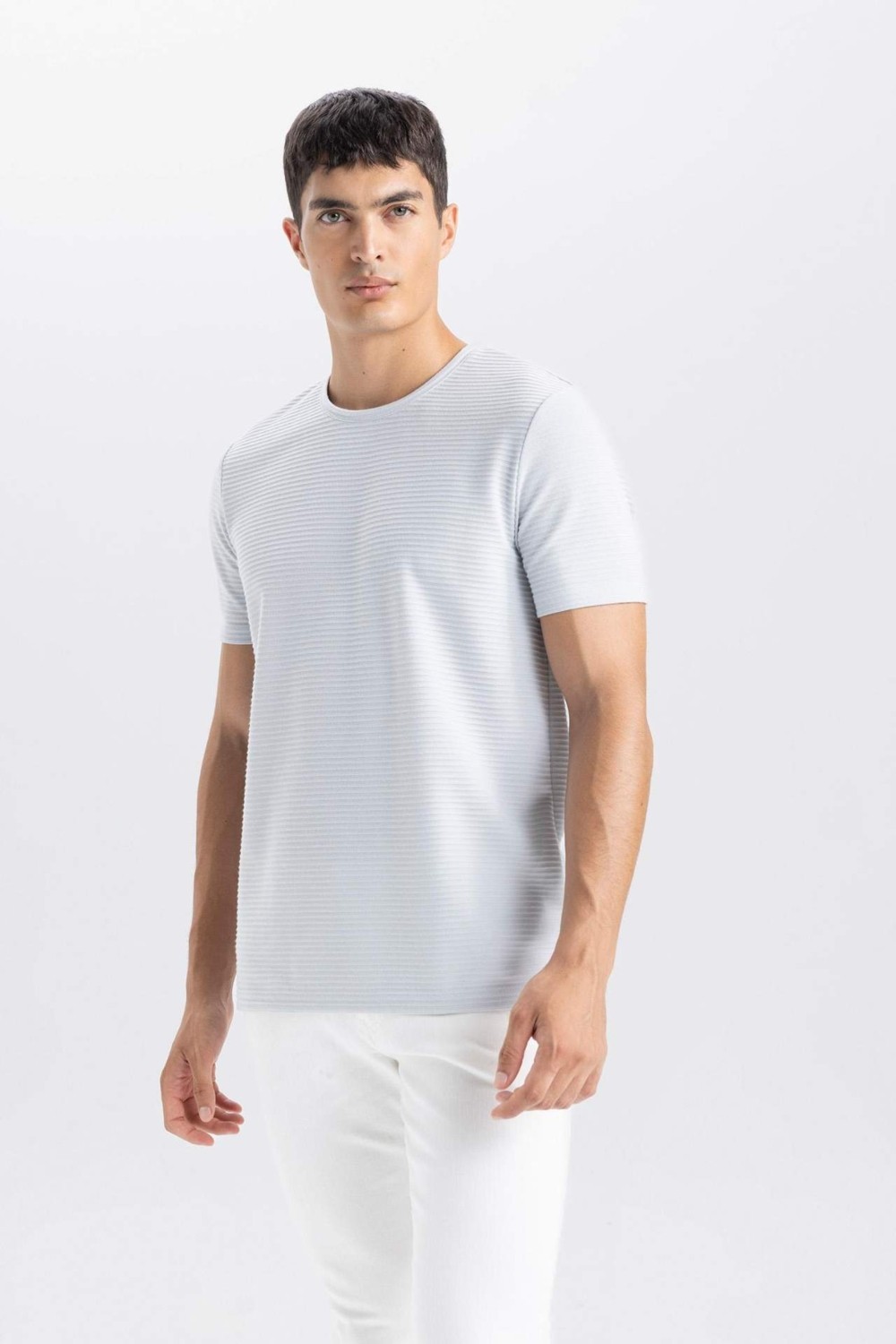 DeFacto Slim Fit Bisiklet Yaka Kısa Kollu Basic Tişört M6608AZ25SP görsel 3