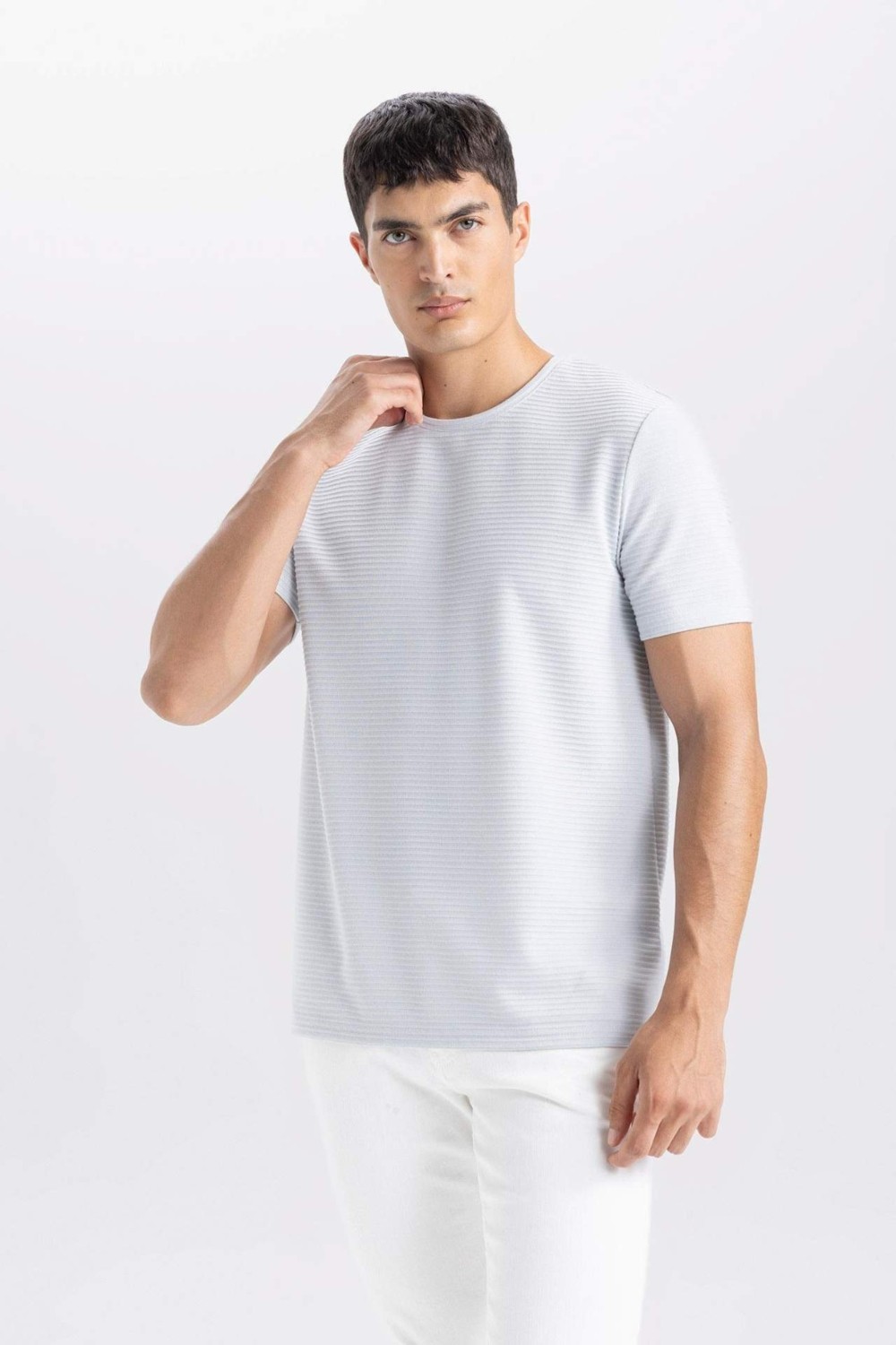 DeFacto Slim Fit Bisiklet Yaka Kısa Kollu Basic Tişört M6608AZ25SP görsel 4