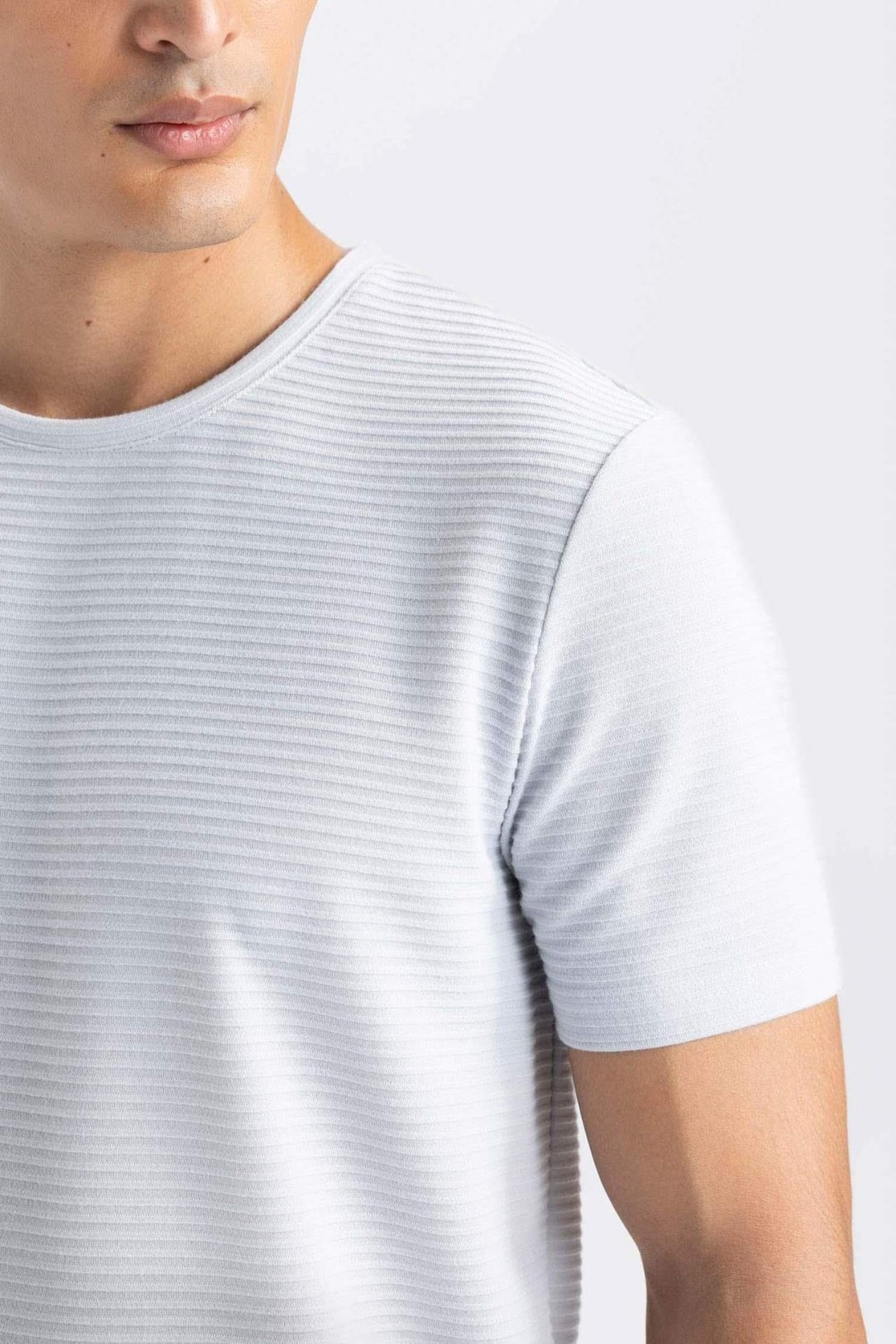 DeFacto Slim Fit Bisiklet Yaka Kısa Kollu Basic Tişört M6608AZ25SP görsel 5