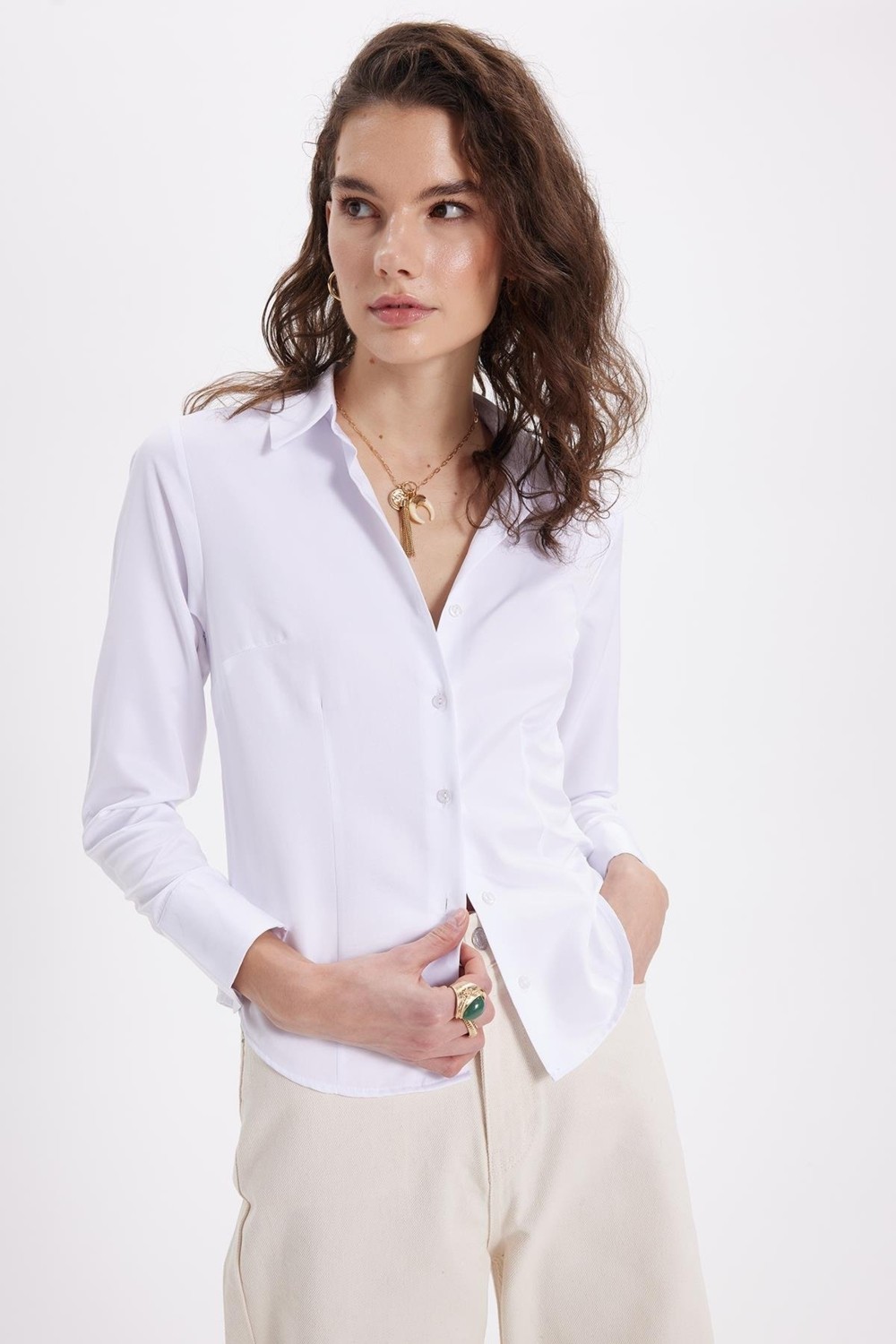 Tudors Kadın Slim Fit Dar Kesim Pensli Vucüda Oturan Uzun Manşet Beyaz Gömlek görsel 4