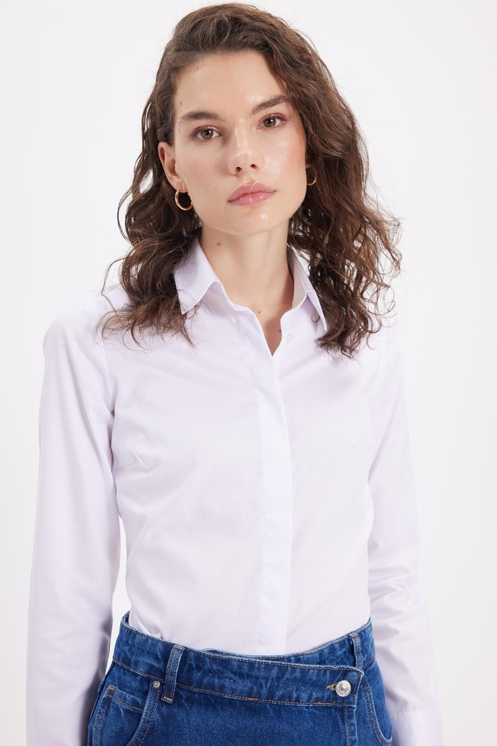 Tudors Kadın Slim Fit Non-Iron Pamuklu Vücuda Oturan Ütü Gerektirmez Pensli Beyaz Gömlek