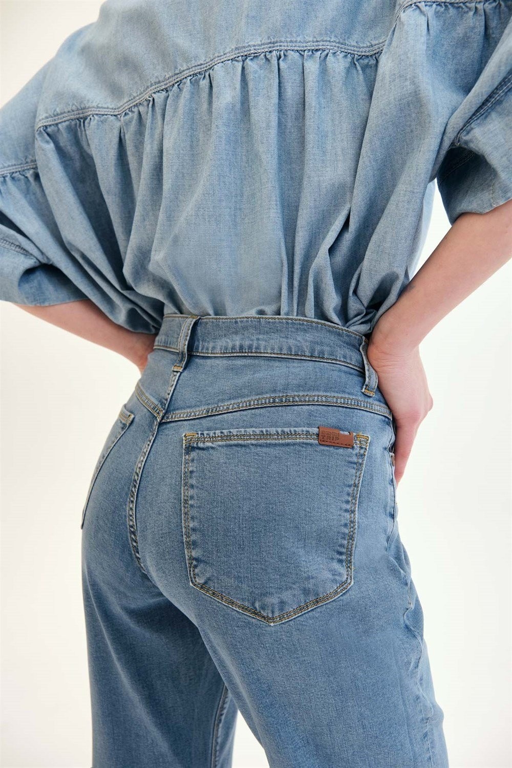 Denim Trip Oversize Fit Piliseli Roba Vintage Açık İndigo Kadın Jean Gömlek görsel 7