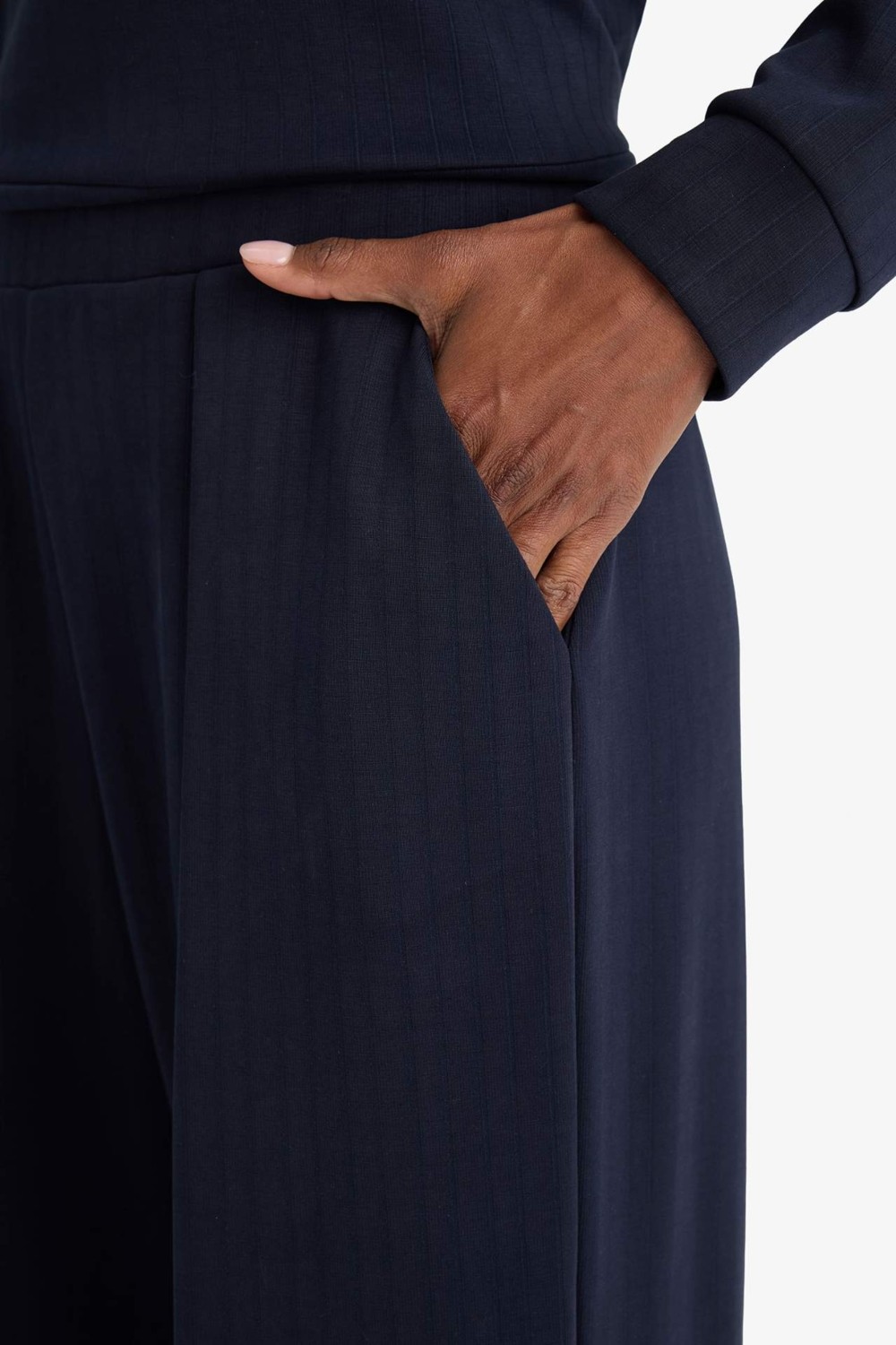 DeFacto Ultra Yumuşak Wide Leg Cepli Geniş Paça Uzun Boy Modal Sporcu Pantolon F9493AX26SP görsel 4