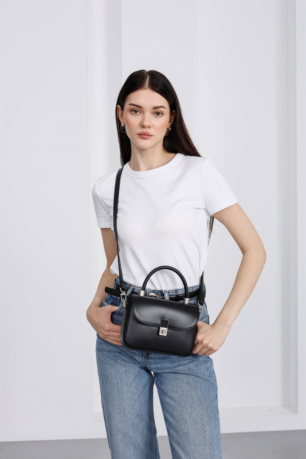 Shule Bags Cobble Small Siyah Çapraz Çanta Suni Deri Şık Tasarım ve Güvenli Klips Kapama görsel 2