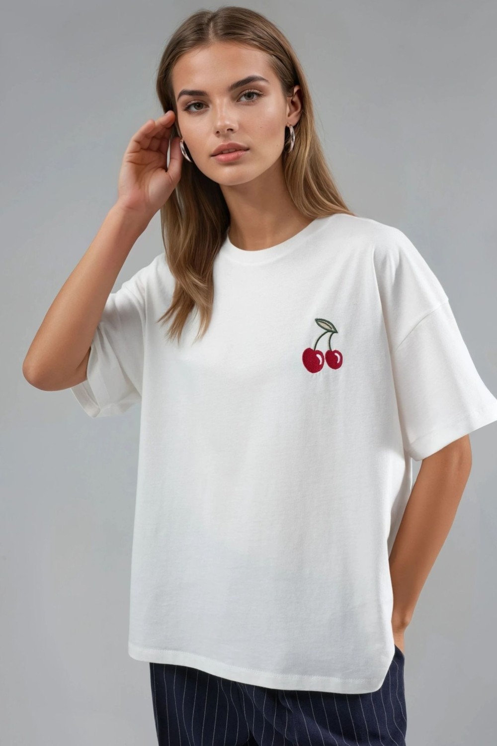 Hiccup Kadın Oversize Nakışlı Örme T-Shirt Tozlu Beyaz