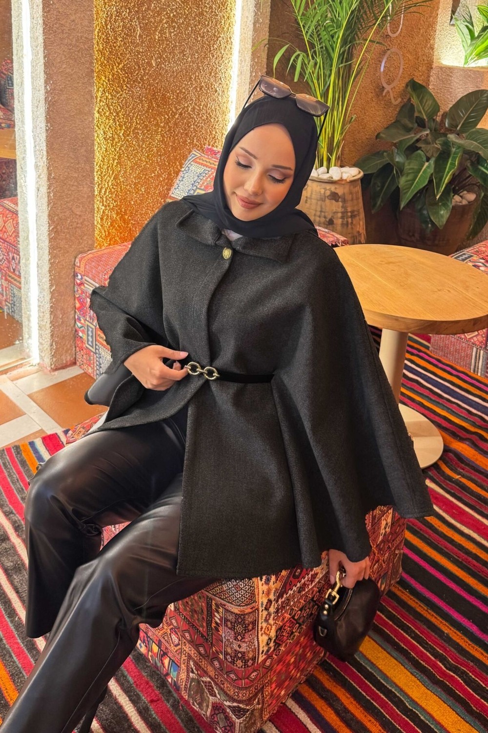 Md Seyyar Kemerli Düğme Detaylı Tesettür Kaşe Panço Füme görsel 3