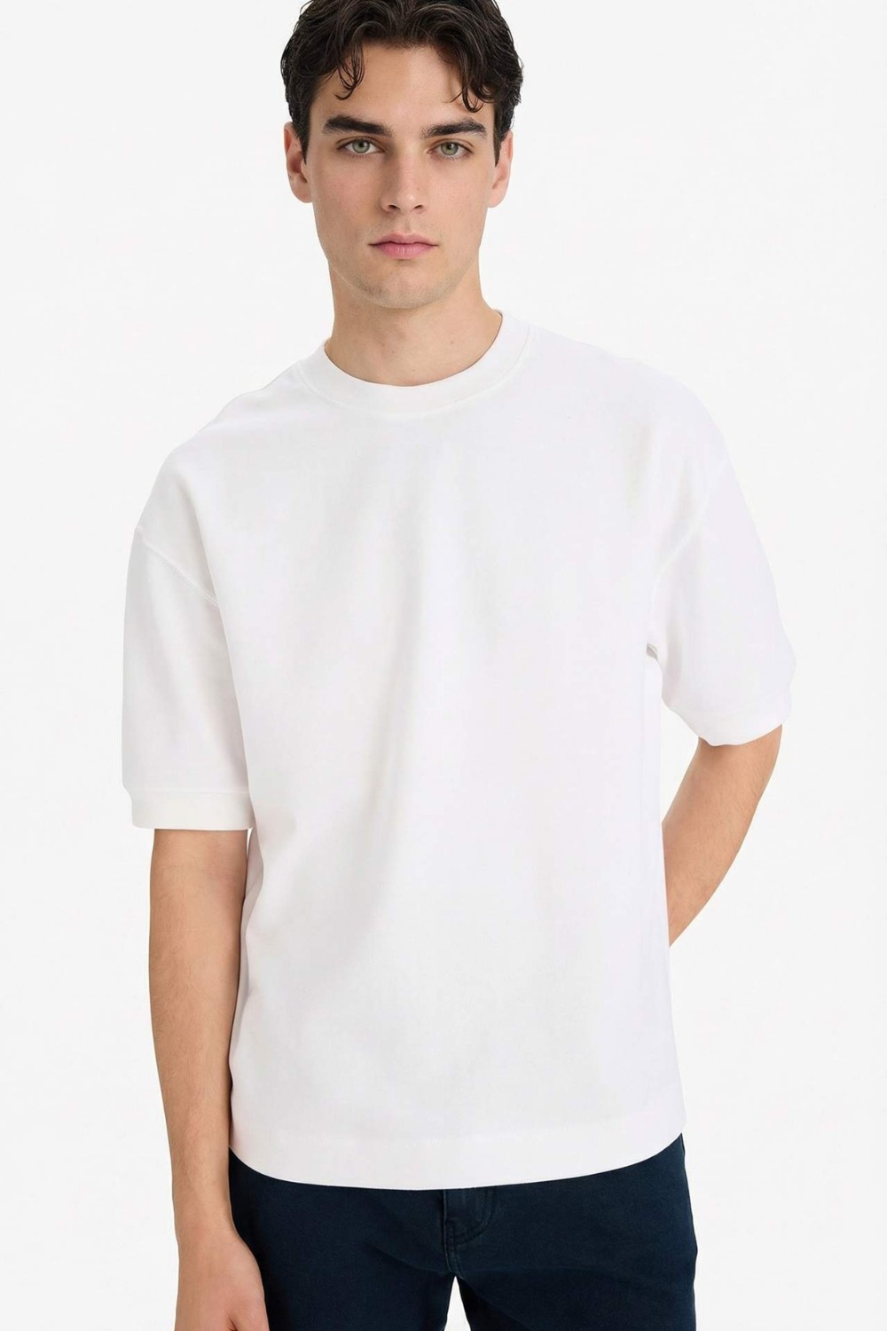 DeFacto Nefes Alabilir Loose Fit Bisiklet Yaka Kısa Kollu Ağır Kumaş Basic Tişört B4844AX26SP