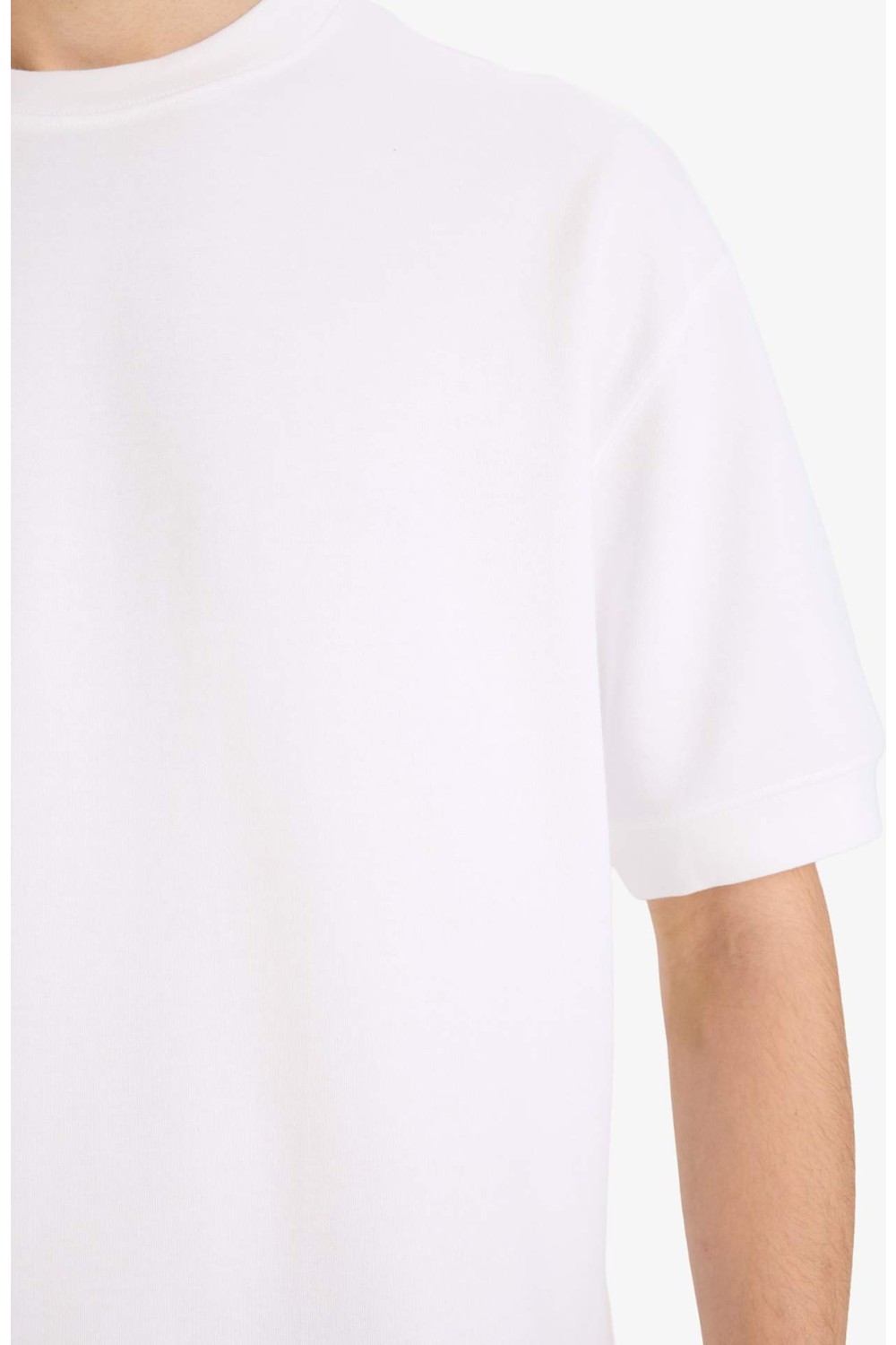 DeFacto Nefes Alabilir Loose Fit Bisiklet Yaka Kısa Kollu Ağır Kumaş Basic Tişört B4844AX26SP görsel 3