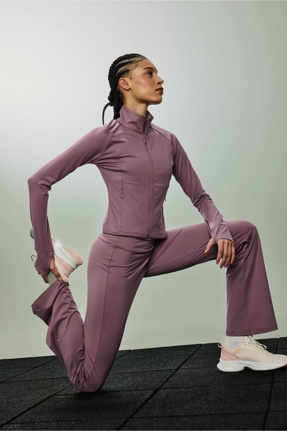 DeFacto Esnek Kumaş Airtech Flare Fit Toparlayıcı Yüksek Bel İspanyol Paça Soft Touch Sporcu Pantolon B3988AX26SP