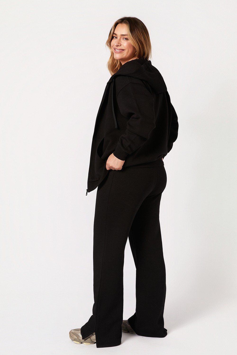 Style The Bump Rachel Siyah Eşofman Takımı Rahat Tasarım ve Yumuşak Kumaş ile Konfor Sunar görsel 2