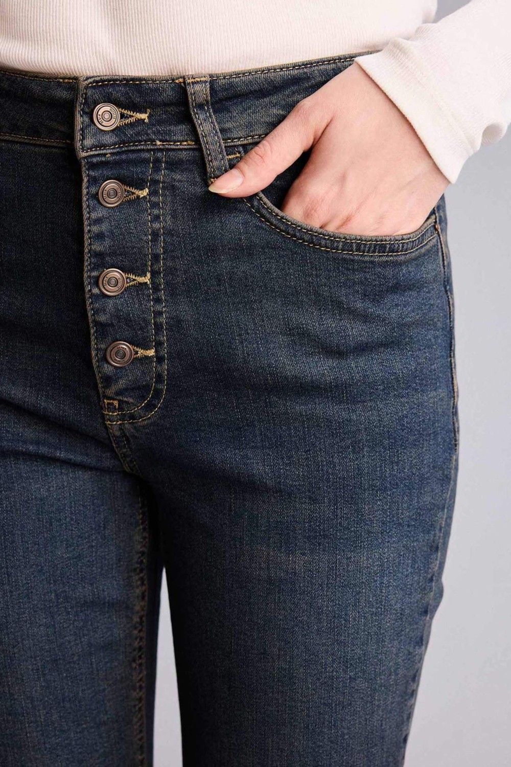 DeFacto Mia Flare Fit Jean Yıkamalı Pantolon F5536AX26SP görsel 5