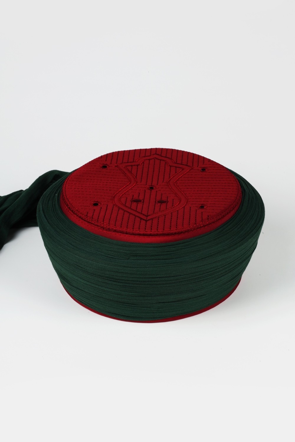 Sarıkhane Namaz Sarığı - Yeşil Kumaş - Bordo Takke - Düz Sarım - Nâli Şerif - 7 Metre (Züabeli)
