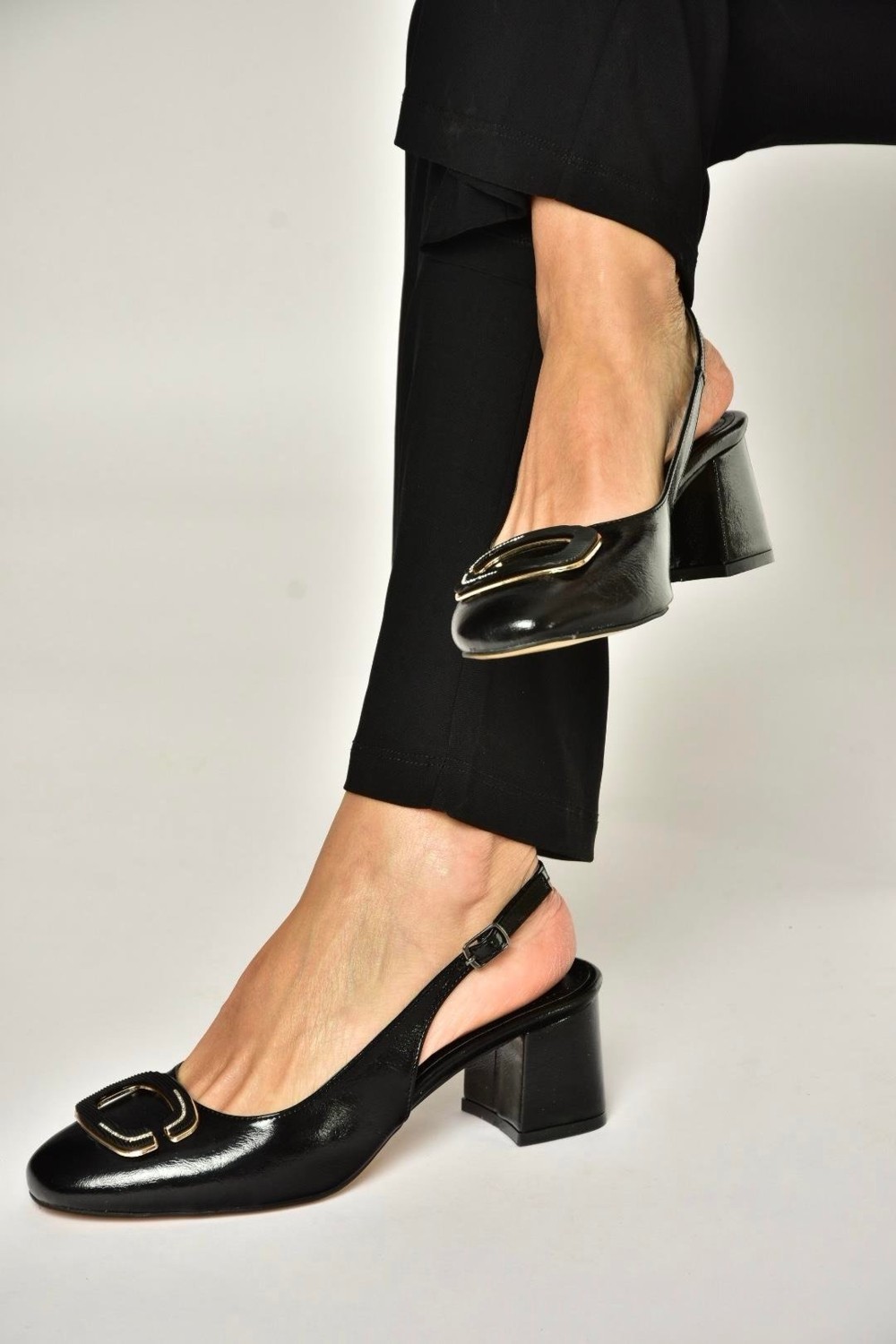 Fox Shoes Y820310160 Siyah Rustik Kalın Topuklu Kadın Ayakkabı görsel 2