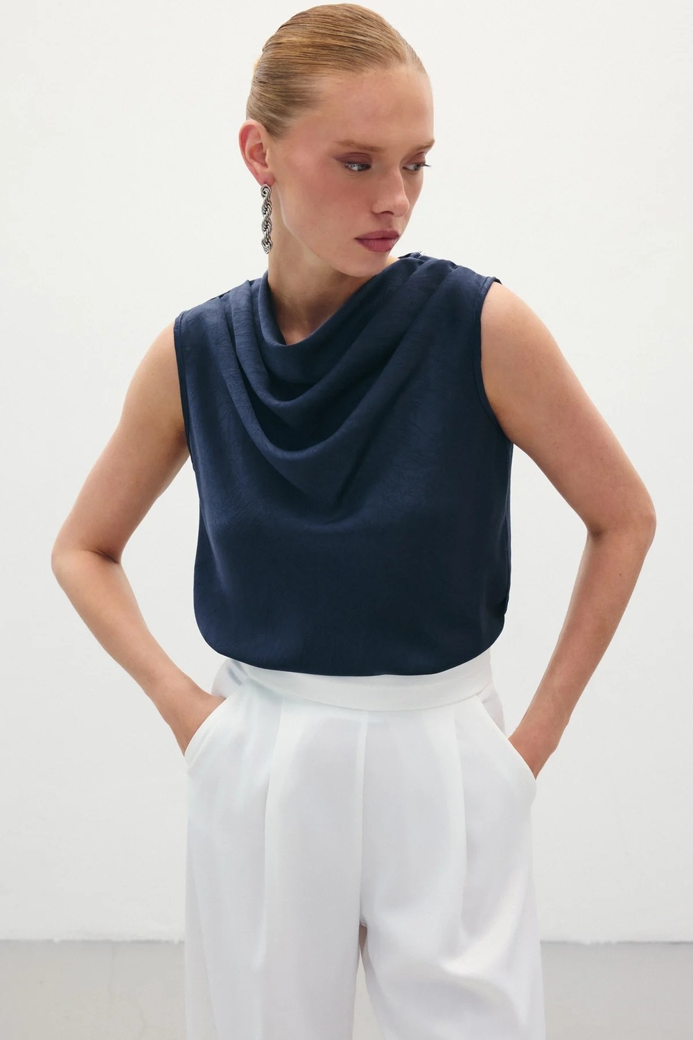 Sateen Degaje Yaka Saten Bluz - Siyah görsel 7