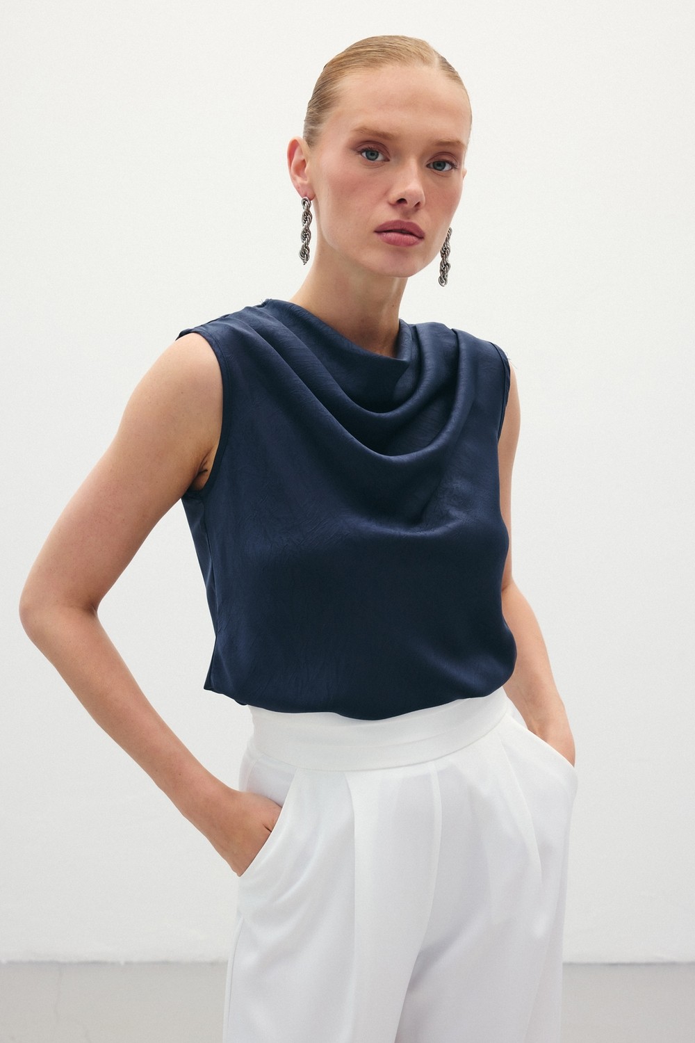 Sateen Degaje Yaka Saten Bluz - Siyah görsel 8