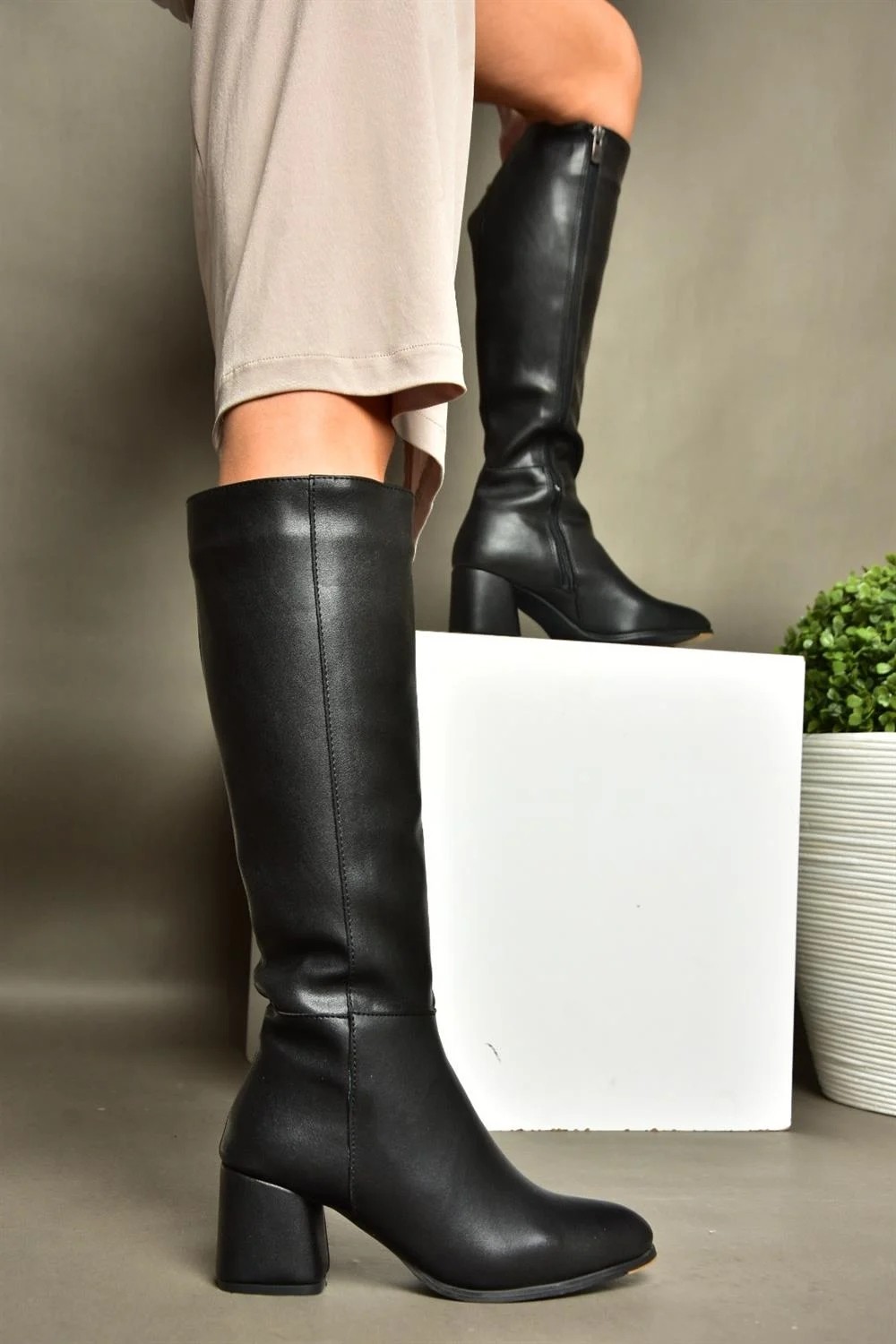 Fox Shoes Siyah Kadın Çizme Suni Deri Kalın Topuklu Günlük Kullanım İçin Şık Tasarım-J848300109 görsel 8