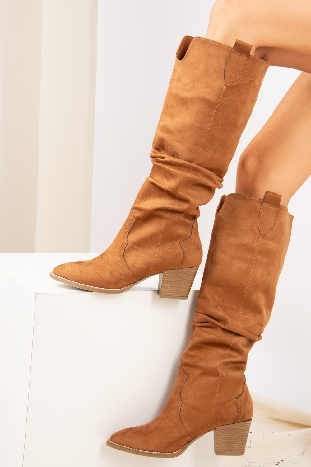Fox Shoes Kadın Süet Klasik Çizme, Neolit Taban, Kalın Topuk, Günlük ve Şık Kullanım İçin Rahat Tasarım