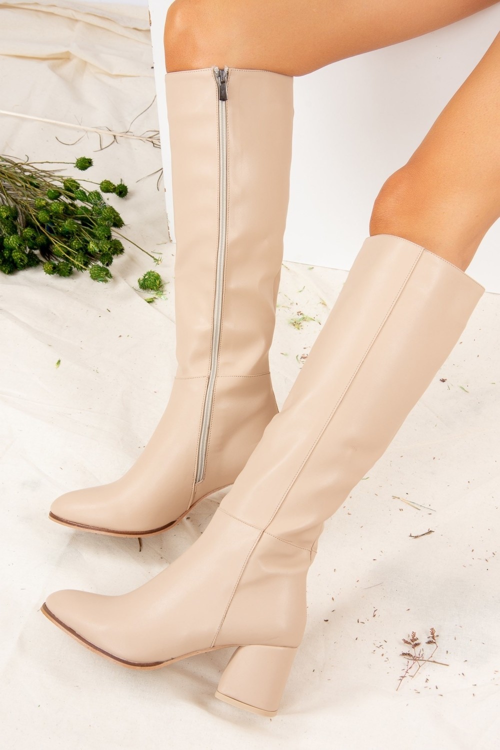 Fox Shoes Kadın Çizme Ten Renk Suni Deri Kalın Topuklu Günlük Kullanım İçin Şık Tasarım J848300109 görsel 3