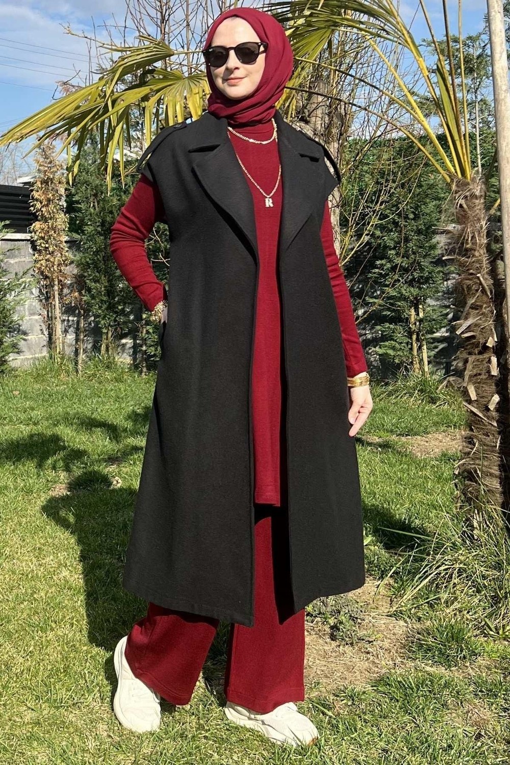 Rabia Şamlı Apoletli Siyah Yelek