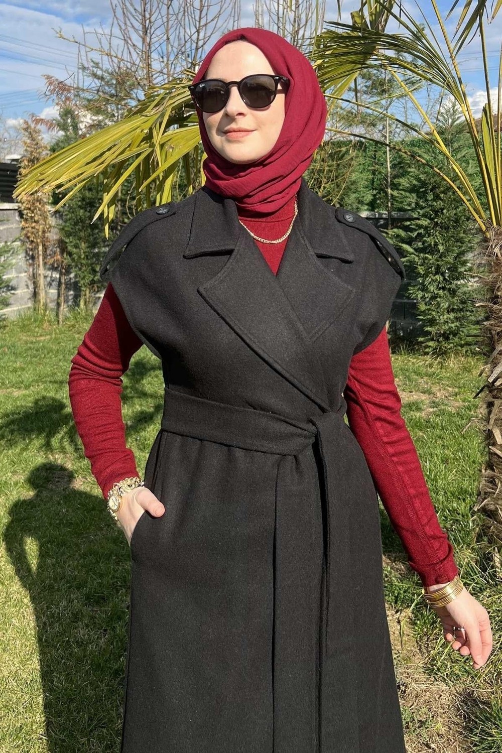 Rabia Şamlı Apoletli Siyah Yelek görsel 4