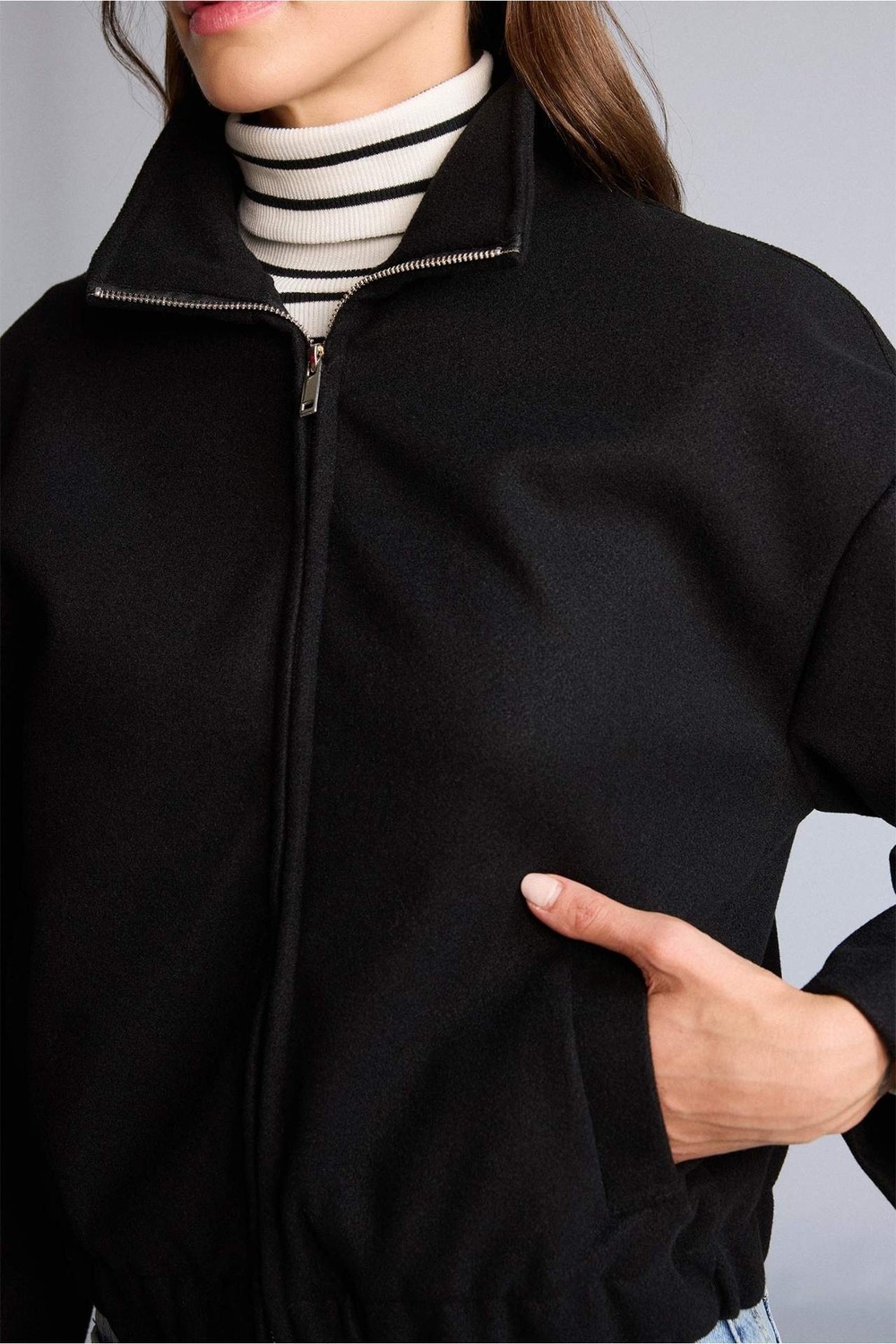 DeFacto Regular Fit Dik Yaka Cepli Fermuarlı Kısa Mont H7122AX26SP görsel 4