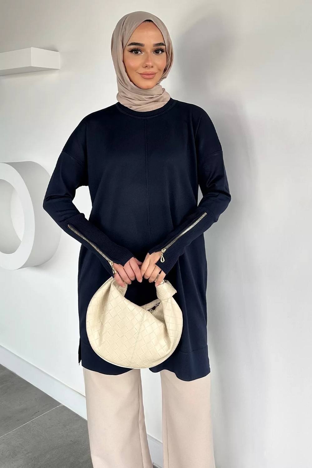 Julude Gülseli Kol Fermuar Detaylı Tesettür Triko Tunik P-00020679