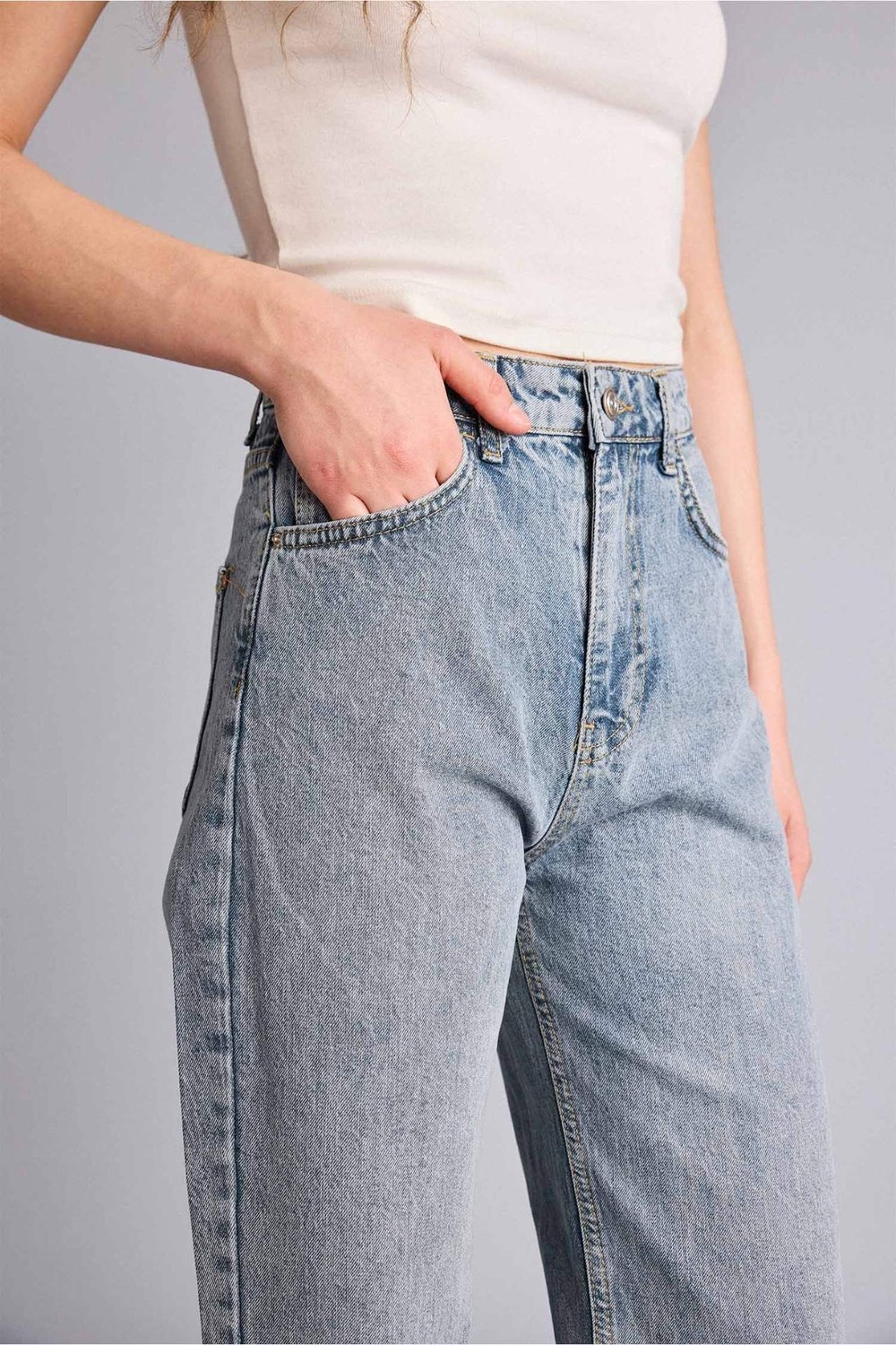 DeFacto %100 Pamuk 90's Wide Leg Yüksek Bel Uzun Jean Yıkamalı Pantolon G1404AX26SM görsel 4