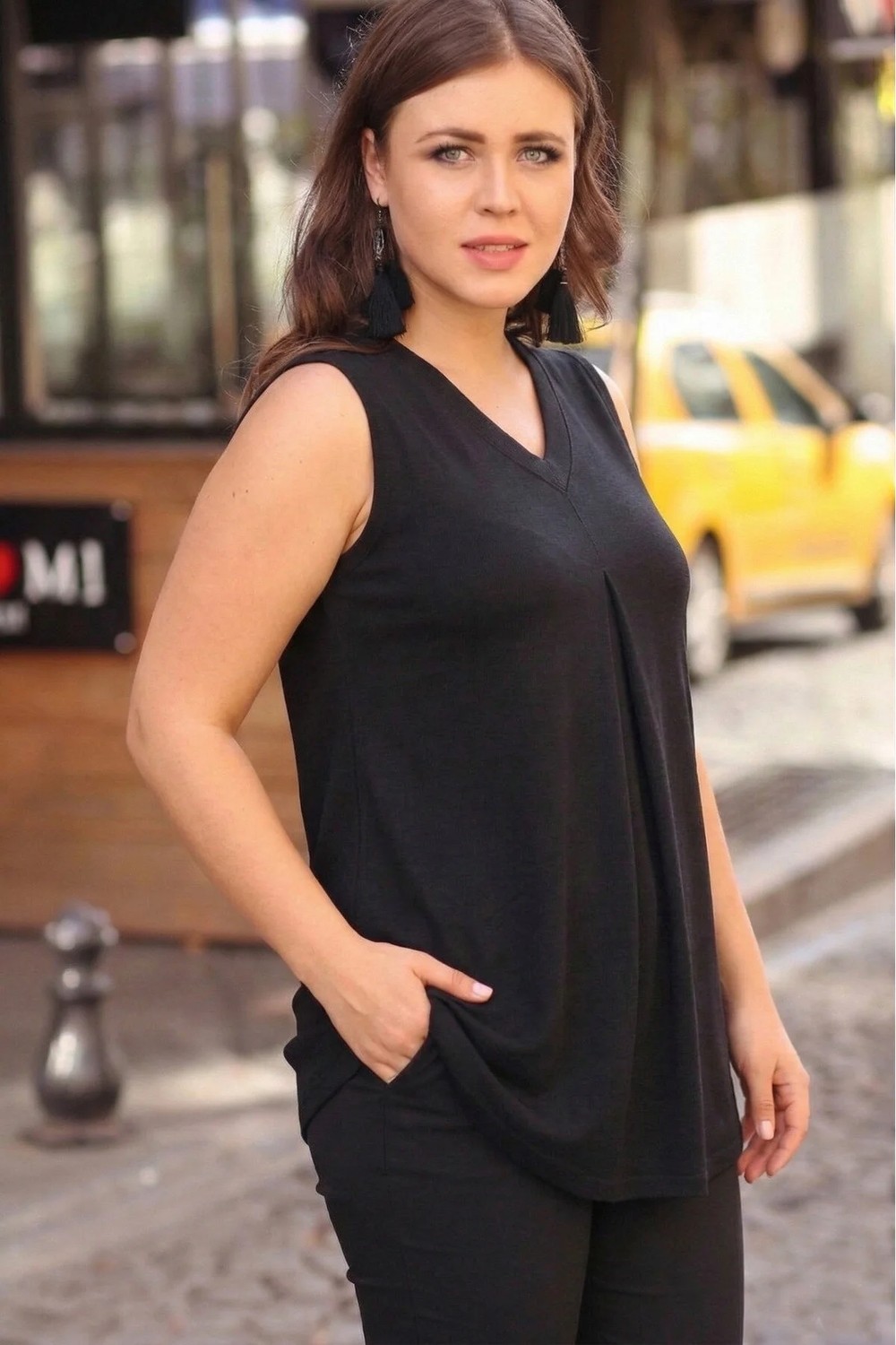 Curvy Trend Büyük Beden V Yaka Önü Pliseli Kolsuz Bluz görsel 2