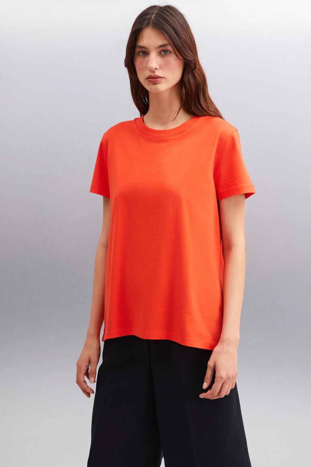 Grimelange Samantha Kadın %100 Organik Pamuklu Comfort Fit Arkası Uzun Basic Örme Beyaz T-shirt
