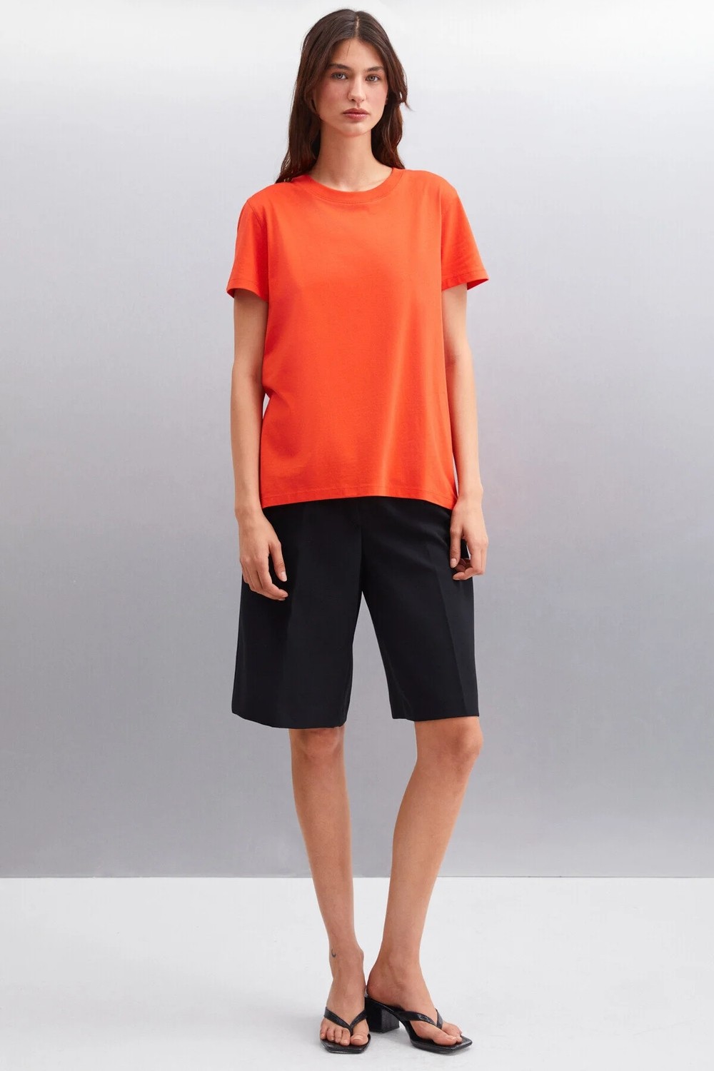 Grimelange Samantha Kadın %100 Organik Pamuklu Comfort Fit Arkası Uzun Basic Örme Beyaz T-shirt görsel 2
