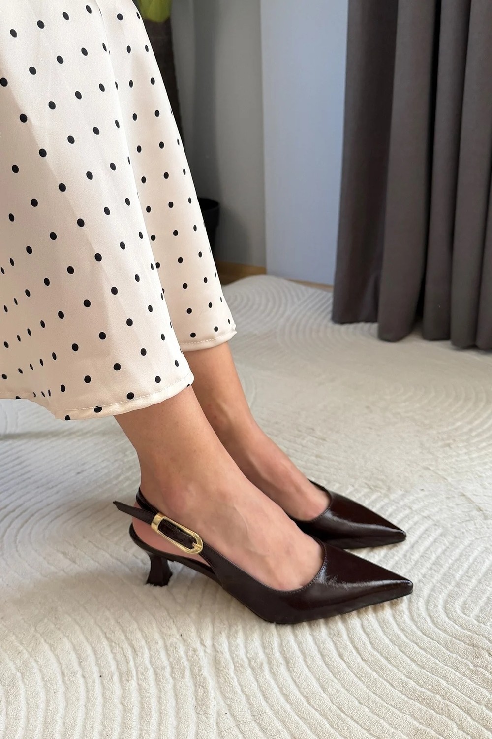 Preshley Kadın Flow Siyah Rugan Sivri Burunlu Kısa 5 cm Topuklu Rahat Şık Arkası Acık Stiletto Ayakkabı görsel 2