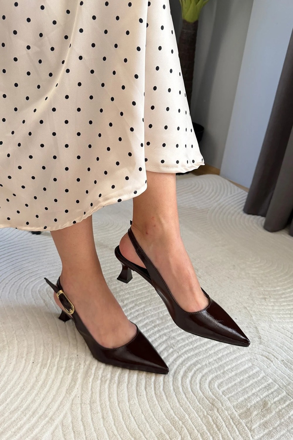 Preshley Kadın Flow Siyah Rugan Sivri Burunlu Kısa 5 cm Topuklu Rahat Şık Arkası Acık Stiletto Ayakkabı görsel 4