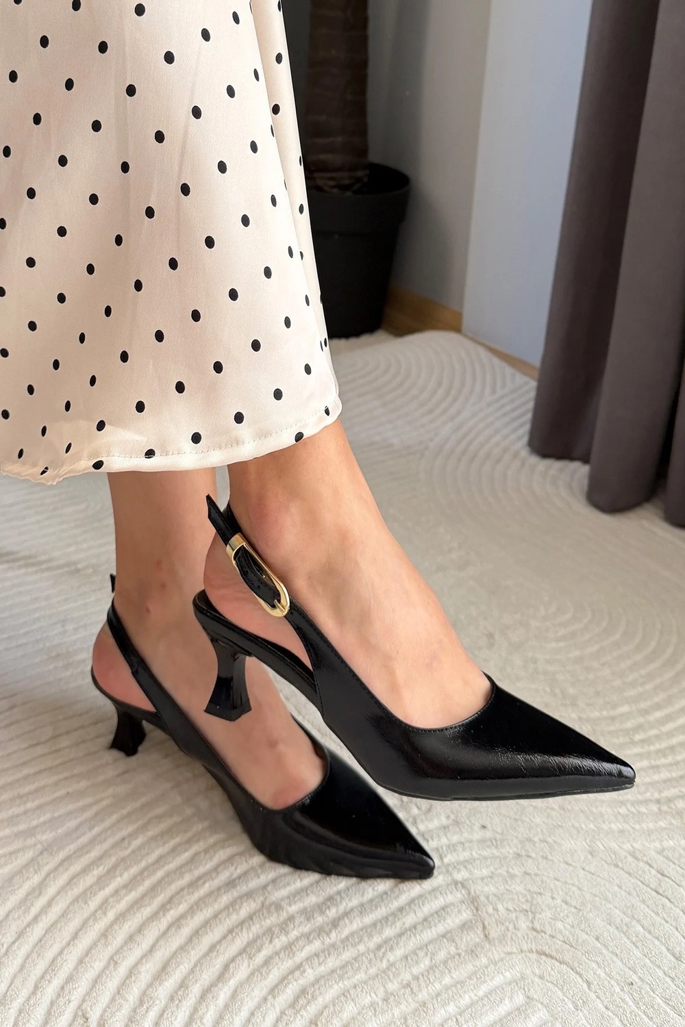 Preshley Kadın Flow Siyah Rugan Sivri Burunlu Kısa 5 cm Topuklu Rahat Şık Arkası Acık Stiletto Ayakkabı görsel 8