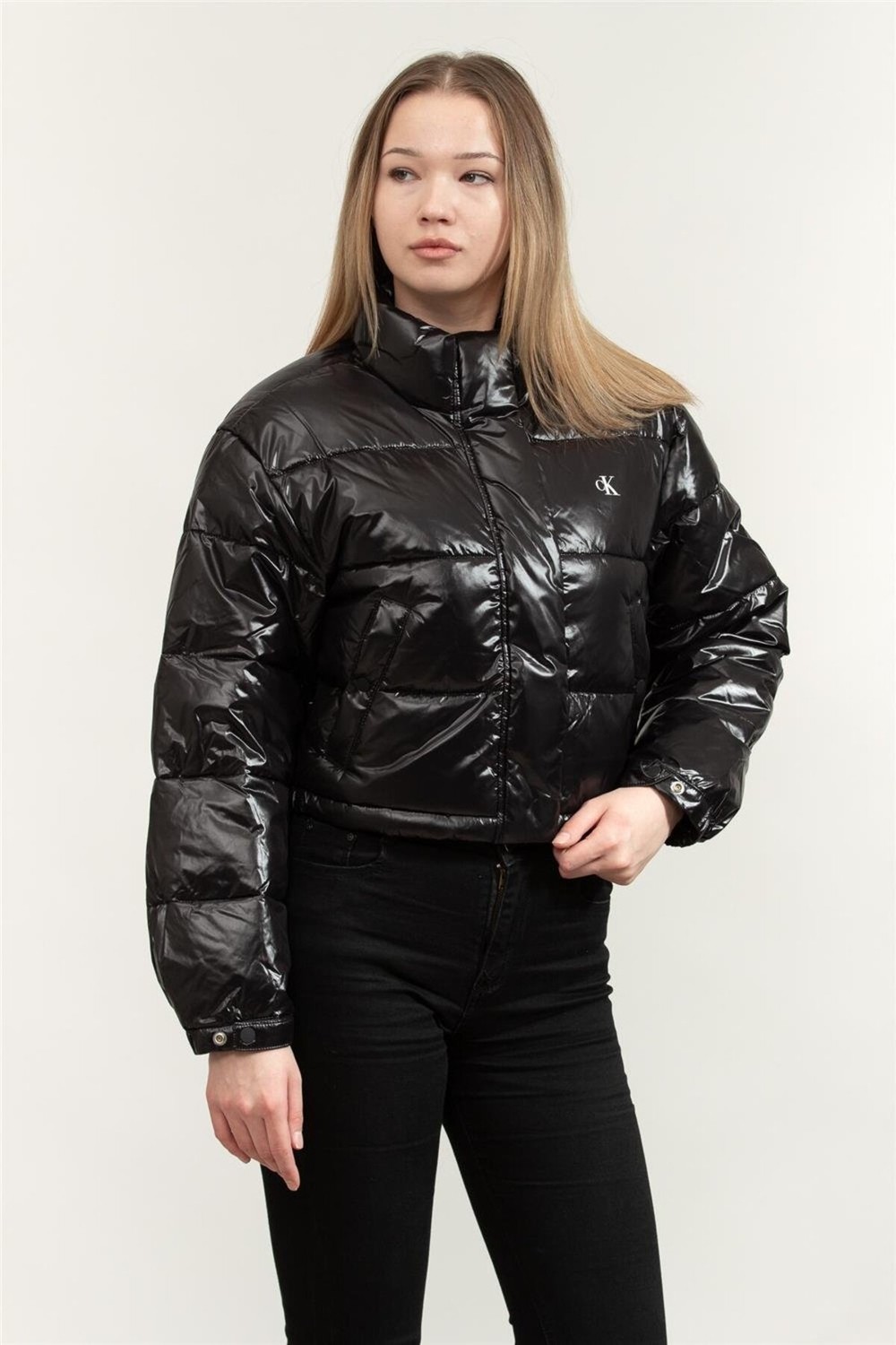 Calvin Klein Kadın Shıne Crop Puffer Jacket Siyah Uzun Kol Günlük Mont Normal Yaka LV047D504GUB1 görsel 5