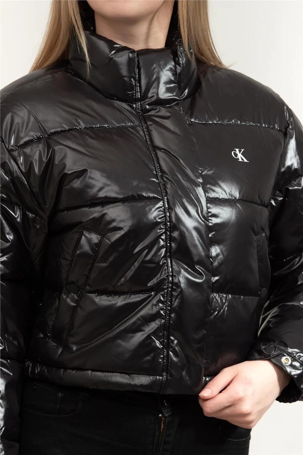 Calvin Klein Kadın Shıne Crop Puffer Jacket Siyah Uzun Kol Günlük Mont Normal Yaka LV047D504GUB1 görsel 7