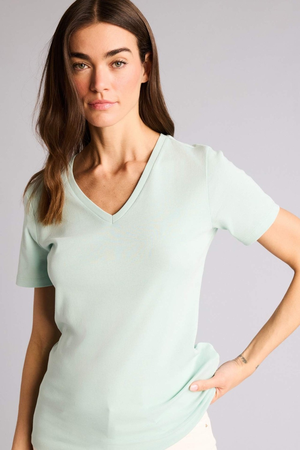 DeFacto %100 Pamuk Slim Fit V Yaka Basic Düz Ribana Kısa Kollu Tişört I1080AZ26SP