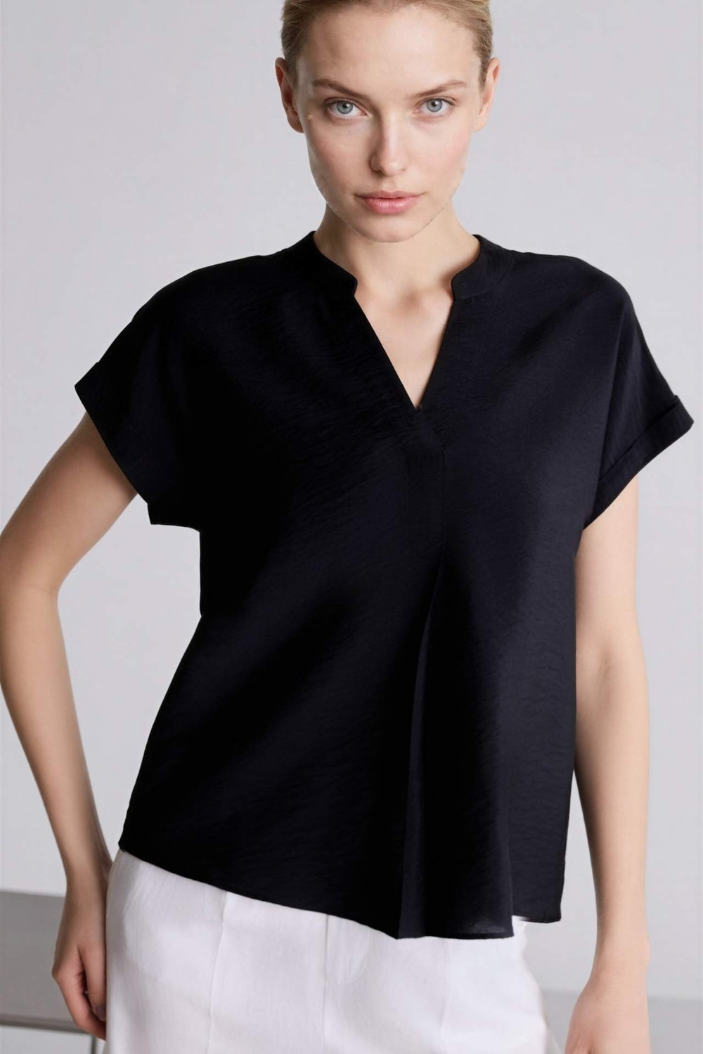 DeFacto Relax Fit Kaçık Yaka Kısa Kollu Bluz G2963AX26SP