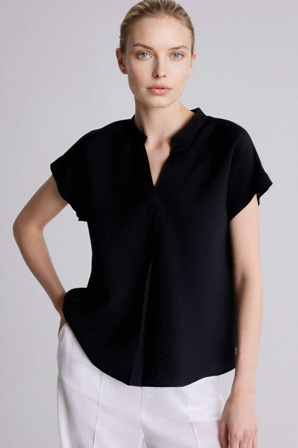 DeFacto Relax Fit Kaçık Yaka Kısa Kollu Bluz G2963AX26SP görsel 3